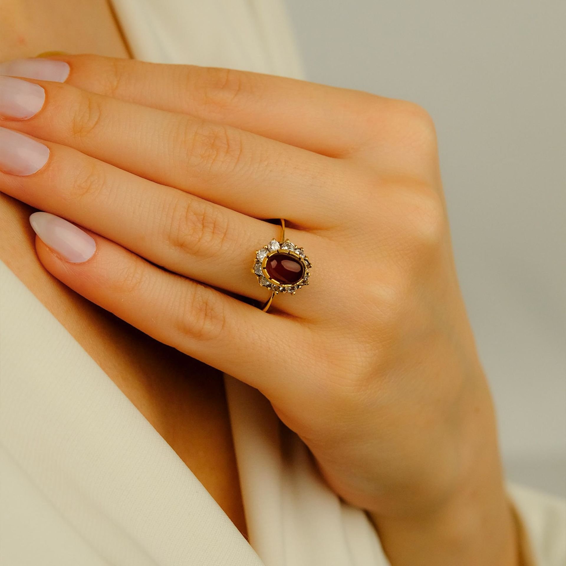 Oval Model Bordo Taşlı Altın Yüzük 14 Ayar