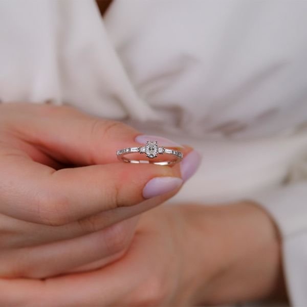 0,58 Karat Oval Kesim Tektaş Pırlanta Yüzük 7