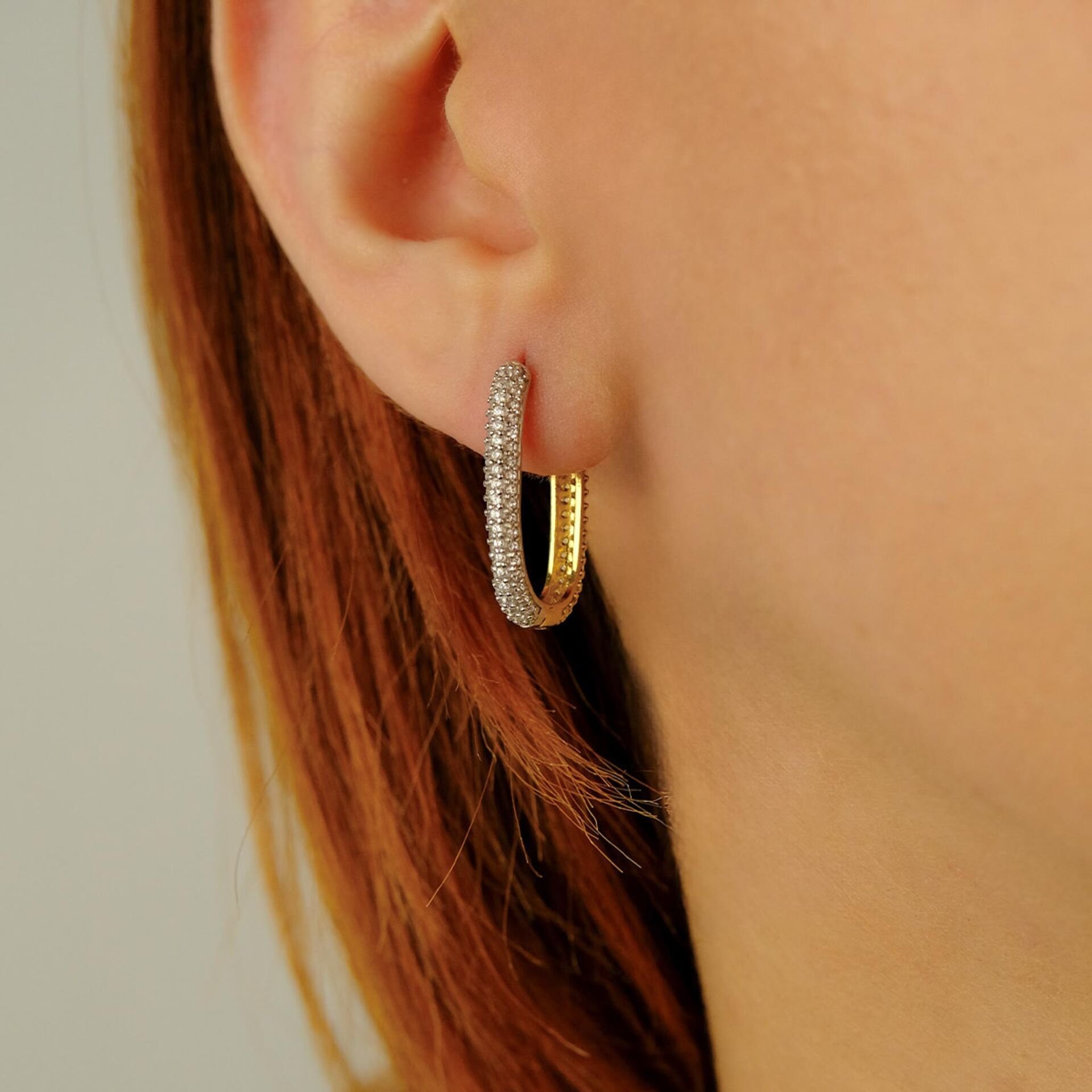 Taşlı Sarı Beyaz Altın Oval Küpe 14 Ayar