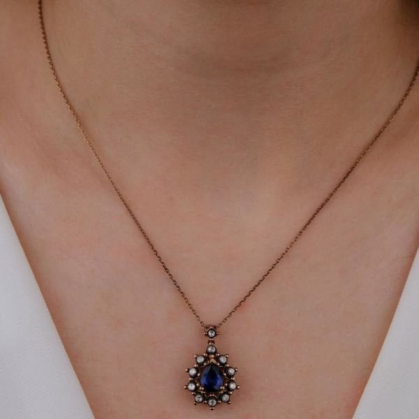 1,68 Karat Mavi Damla Safir Elmas Kolye