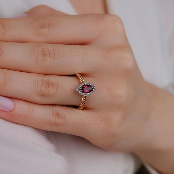 0,87 Karat Pembe Safir Pırlanta Yüzük 22