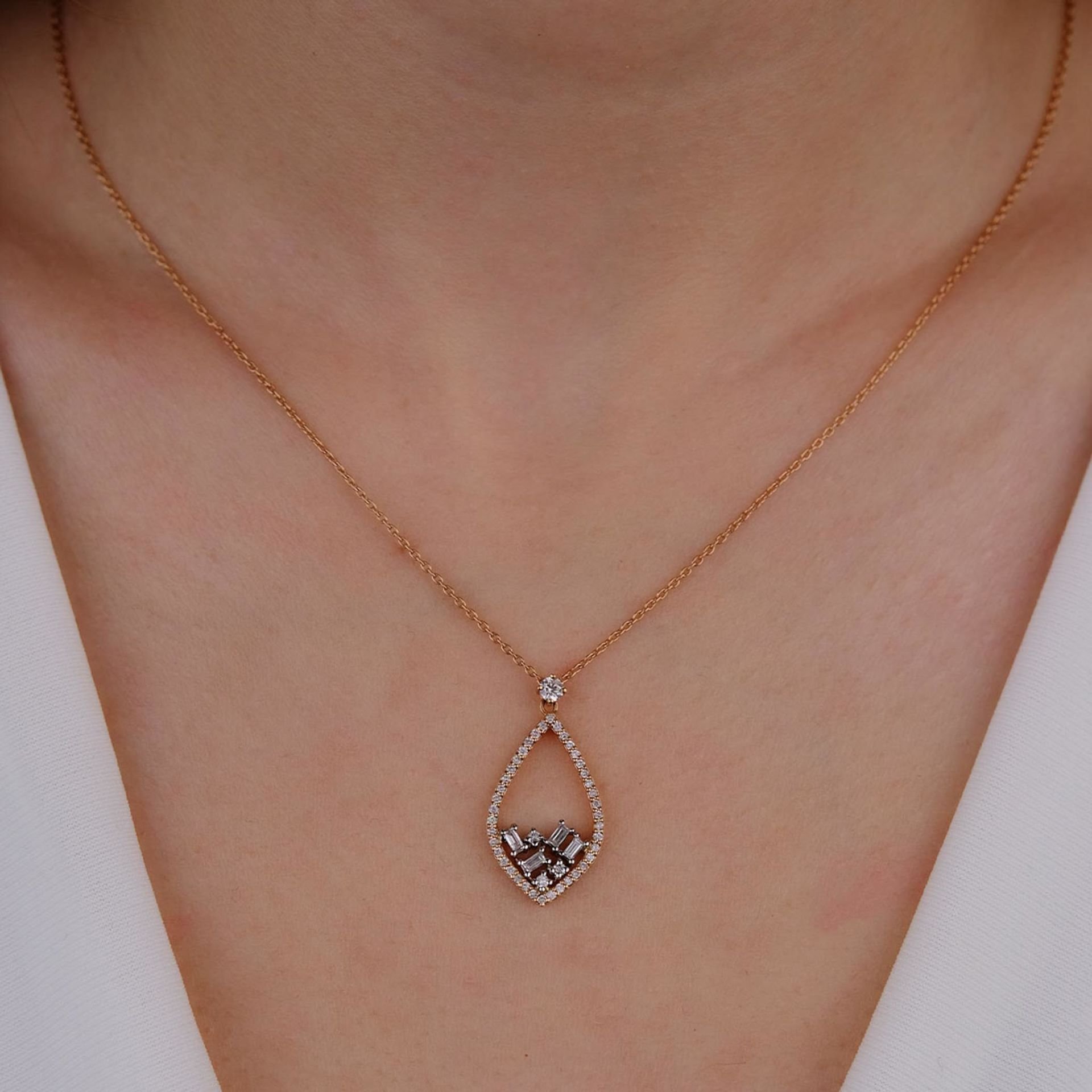 0,45 Karat Taşlı Oval Model Pırlanta Kolye