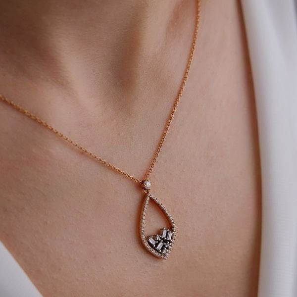 0,45 Karat Taşlı Oval Model Pırlanta Kolye