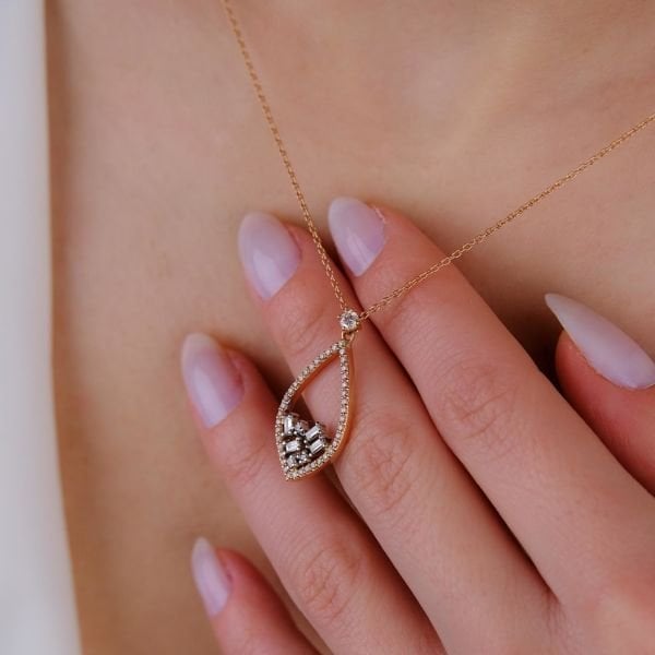 0,45 Karat Taşlı Oval Model Pırlanta Kolye