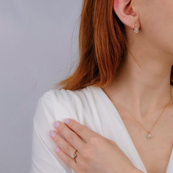 0,18 Karat Damla Model Pırlanta Küpe