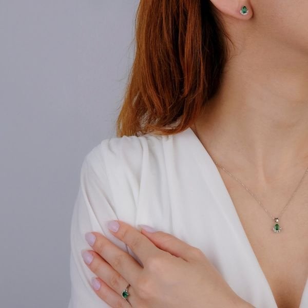 0,62 Karat Yeşil Taşlı Pırlanta Küpe