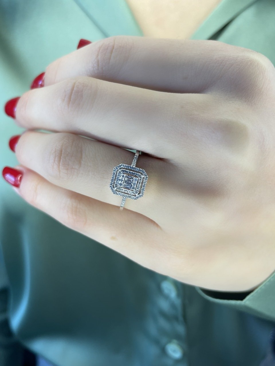 0.24 Karat Baget Pırlanta Yüzük