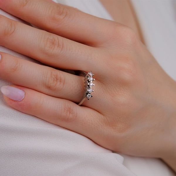 0,25 Karat Taç Model Beştaş Pırlanta Yüzük
