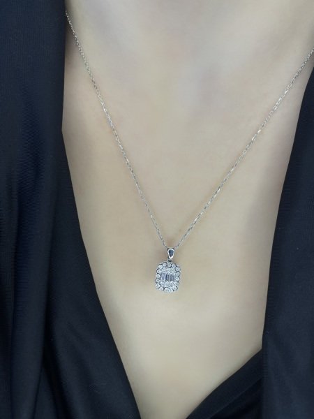 0,21 Karat Baget Pırlanta Kolye