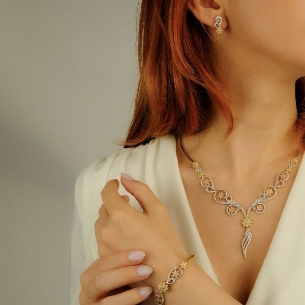 Taşlı Çiçek Model Altın Küpe 14 Ayar
