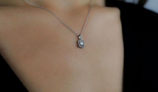 0,21 Karat Baget Pırlanta Kolye