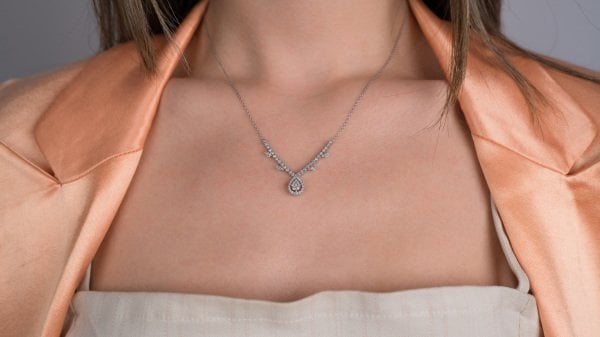 0,63 Karat Su Damlası Fantezi Pırlanta Kolye